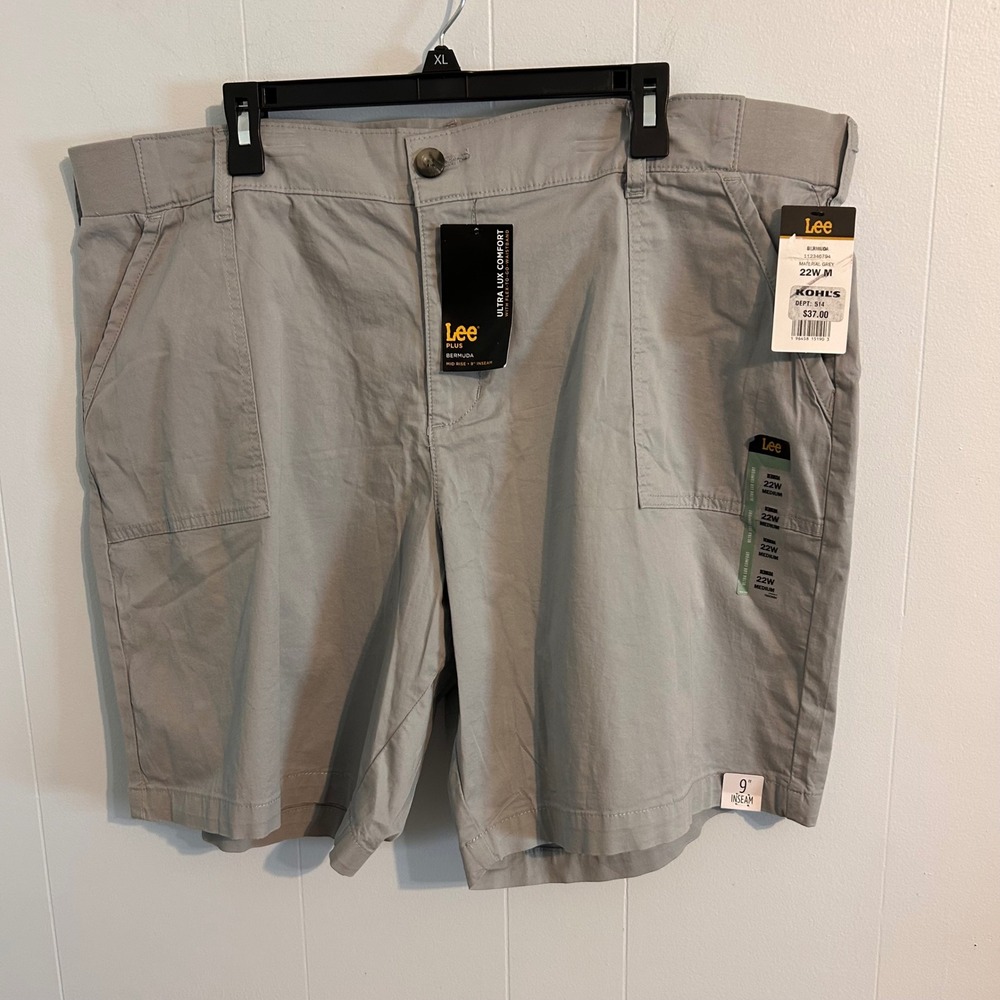 Lee Ultra Lux Comfort Bermuda Shorts Womens‎ 22W Grey Mid Rise 9 Inseam NWT